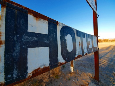 Hotel sign Photo: Guenter Hamich / pixelio.de