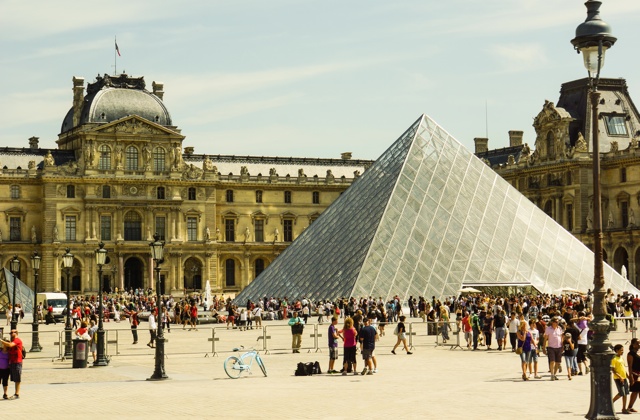 Louvre Entrance Photo: Rainer Sturm / pixelio.de