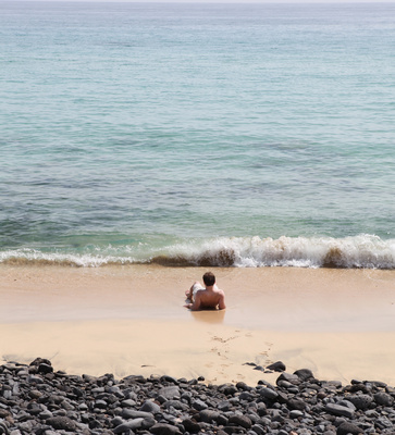 Man on the beach Photo: Julien Christ / pixelio.de