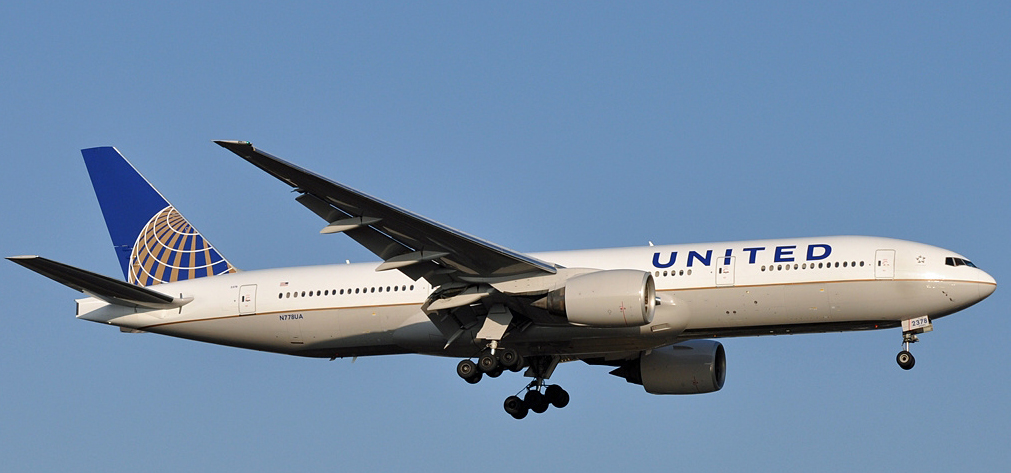 United Airlines flying plane