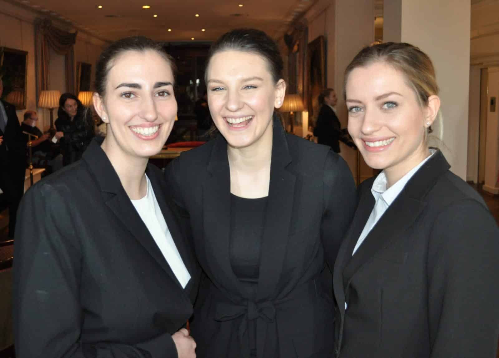 Auszubildende der Sieben-Sterne-Ausbildung: (von links) Vanessa Thyssen, Christine-Alina Stein und Luise Schulke (Foto: Grandhotel Hessischer Hof Frankfurt/Main)